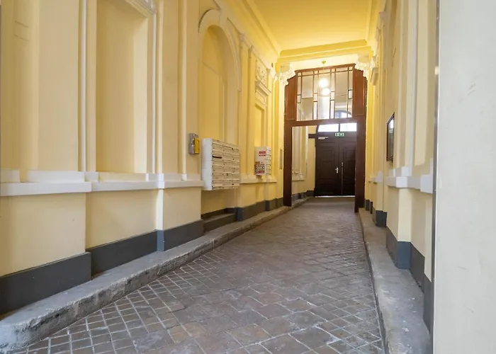 Balcony For 4 Near Naschmarkt&u4 Metro Apartment